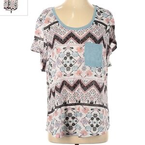 Wallflower Pocket Tee Women’s Plus Size 2X Ringer Neck Floral Chevron Print EUC